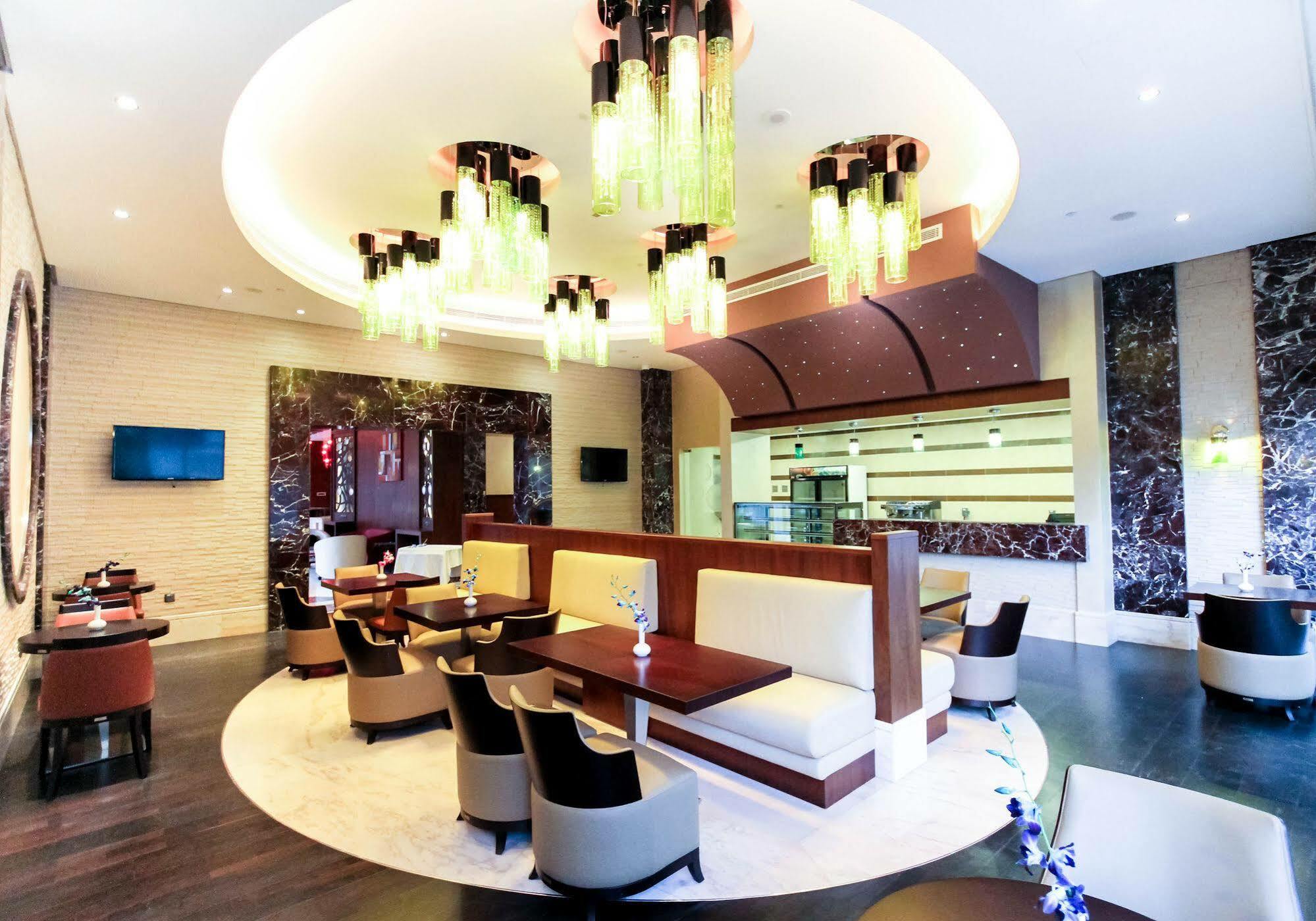 Danat Capital Hotel Abu Dhabi Exterior foto