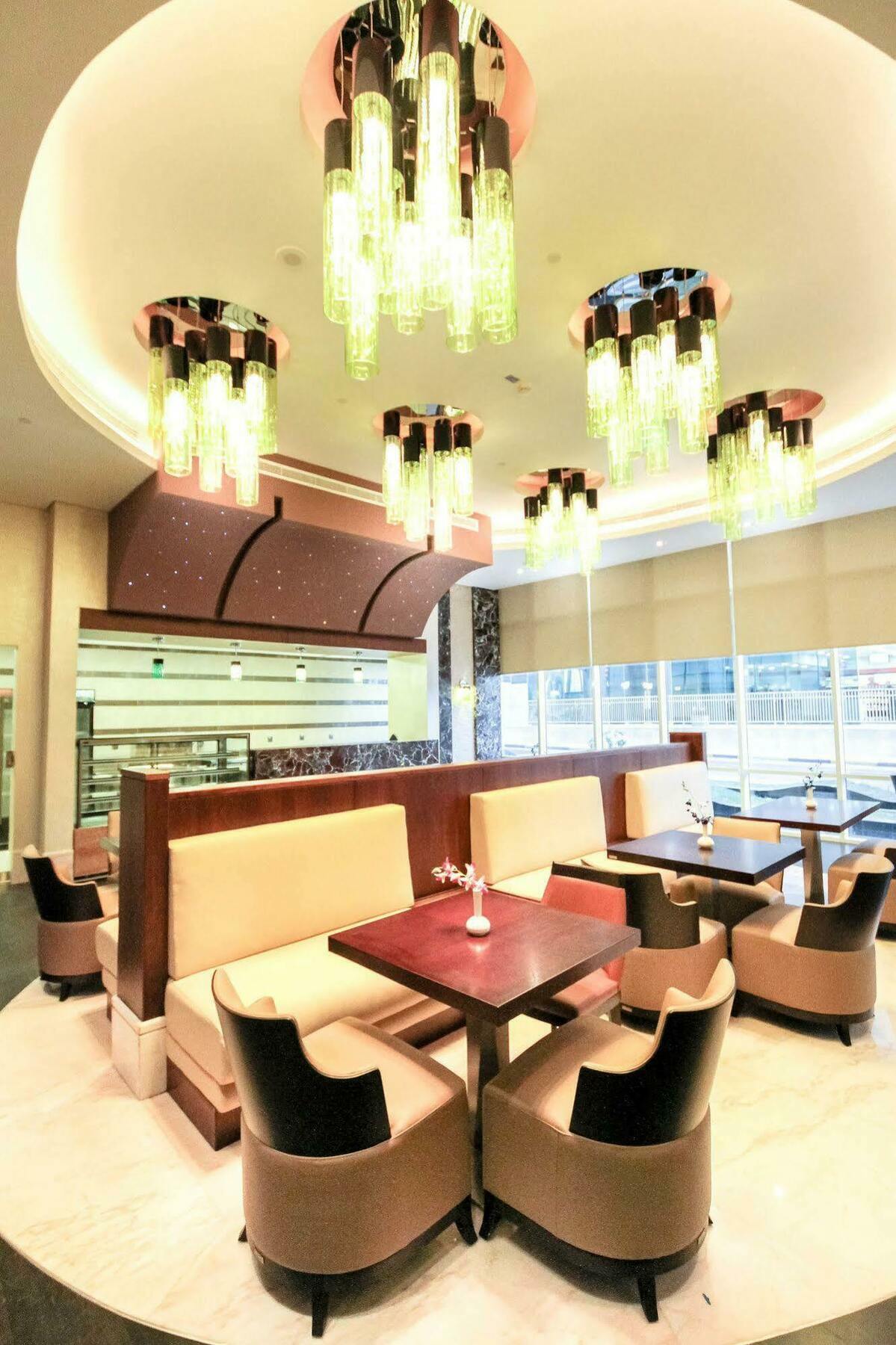 Danat Capital Hotel Abu Dhabi Exterior foto