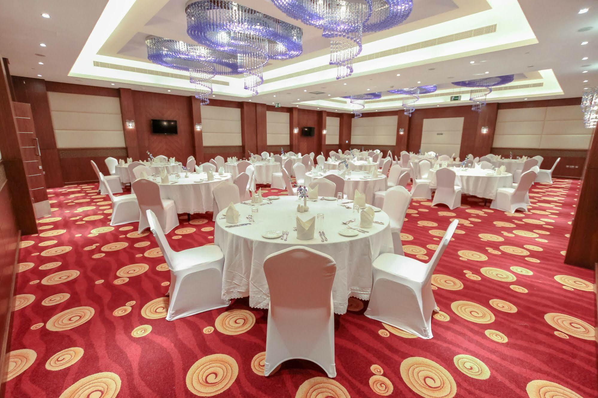 Danat Capital Hotel Abu Dhabi Exterior foto