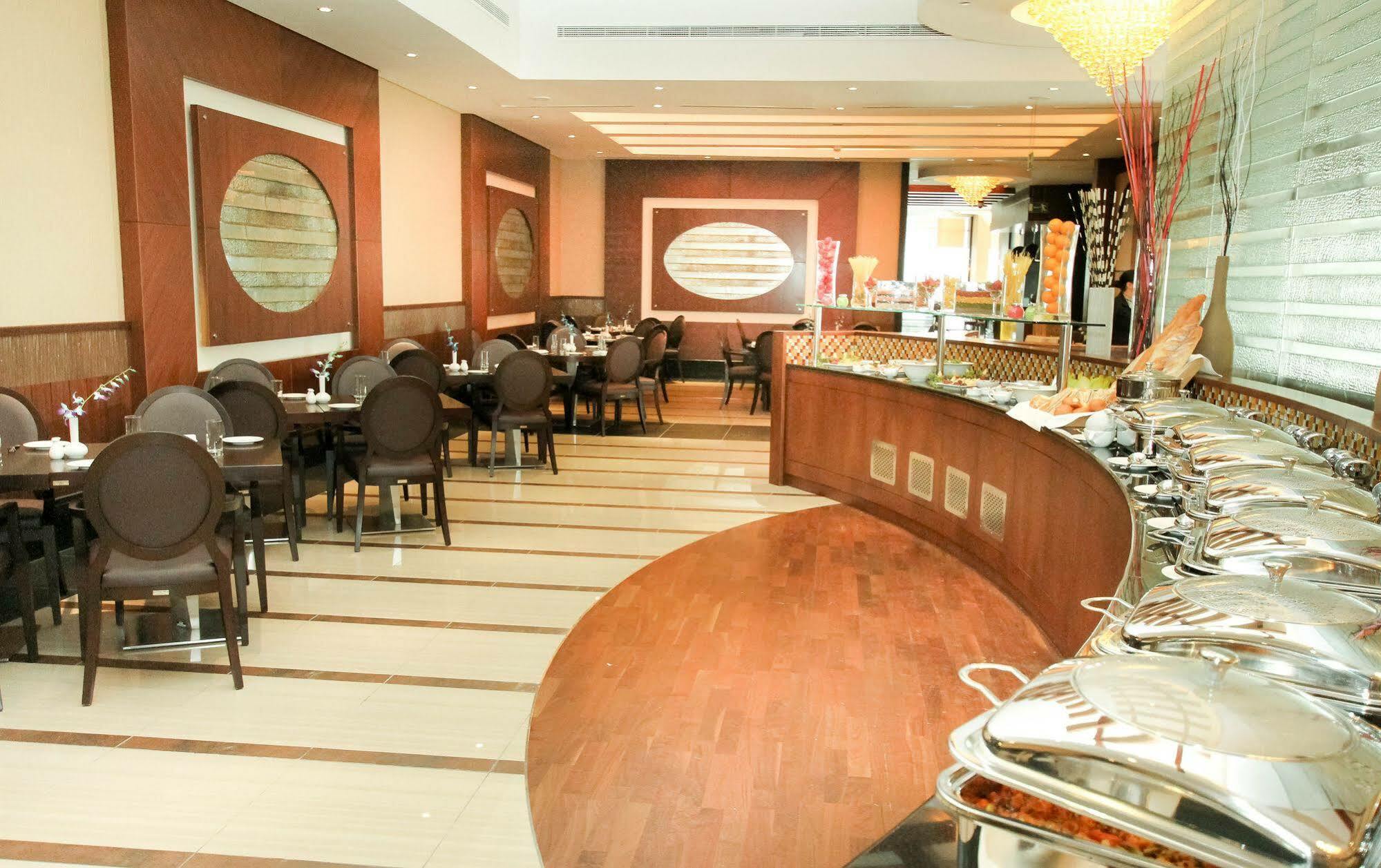 Danat Capital Hotel Abu Dhabi Exterior foto